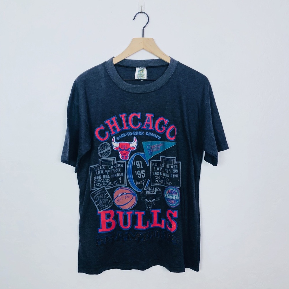 ‼️SOLD‼️Vintage Chicago Bulls Back to Back Tee